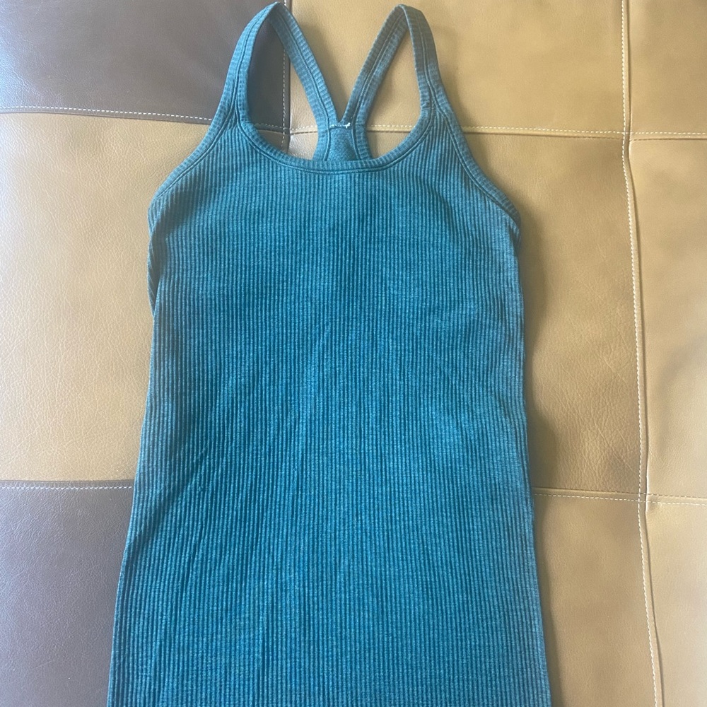 Lululemon sz 4(?) tank with shelf bra